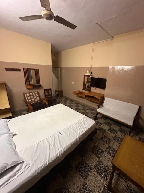 韦洛尔 Sri Krishna Residency酒店 外观 照片