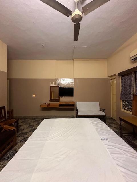 韦洛尔 Sri Krishna Residency酒店 外观 照片