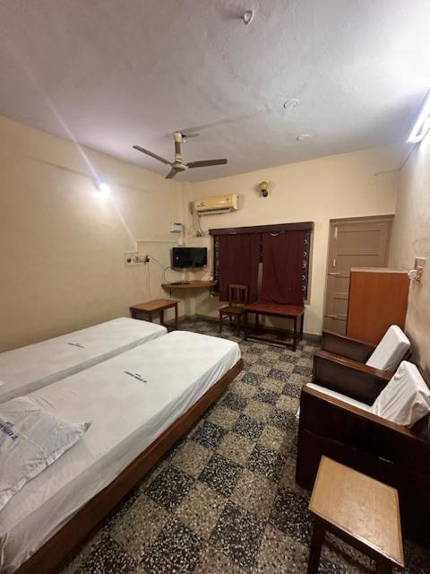 韦洛尔 Sri Krishna Residency酒店 外观 照片